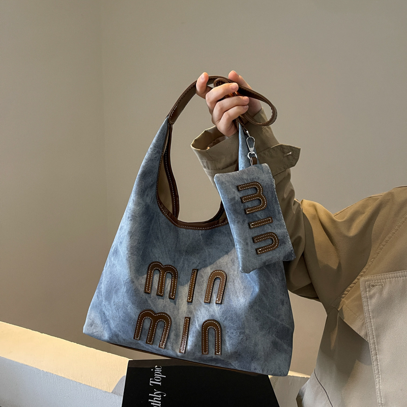 Women's Commuter Tote Bag
