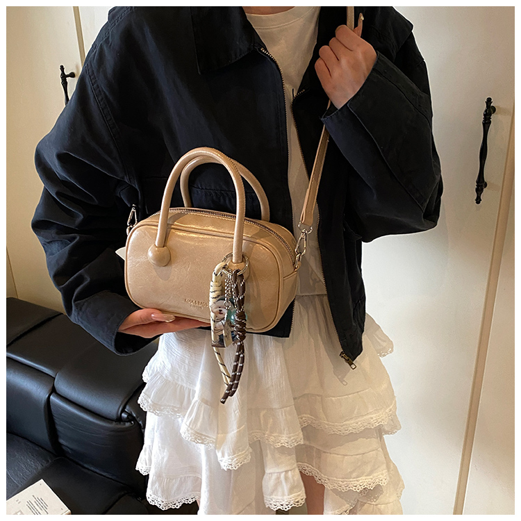 Four-Color PU Commuter Shoulder & Crossbody Bag