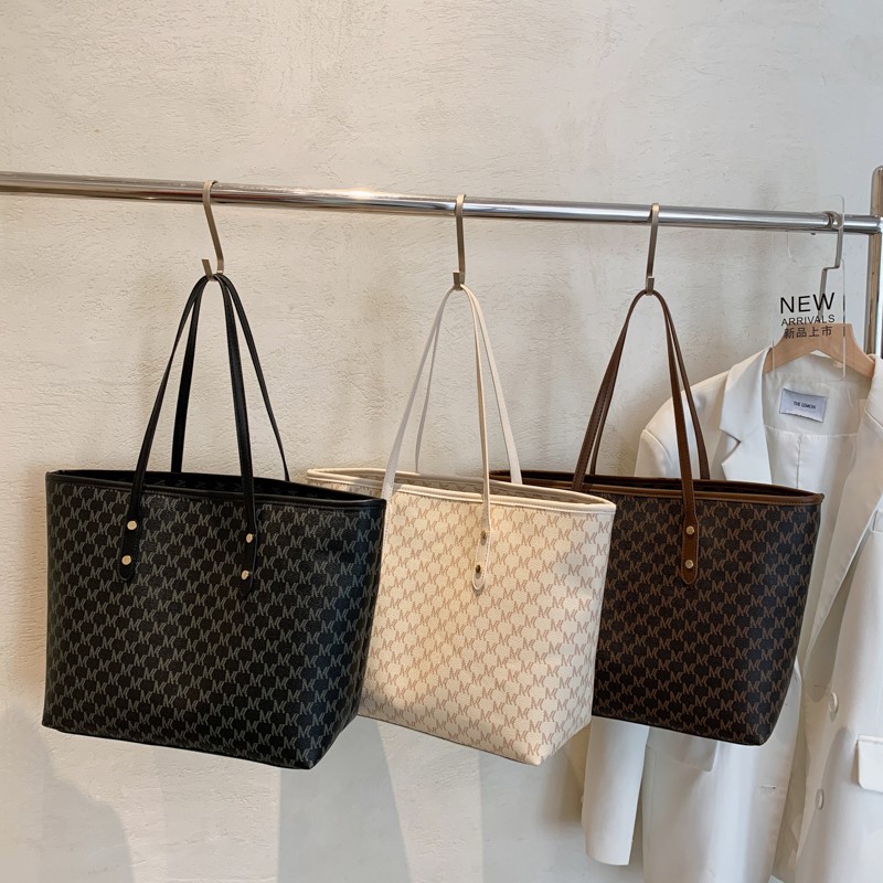Large capacity retro shoulder/handbag